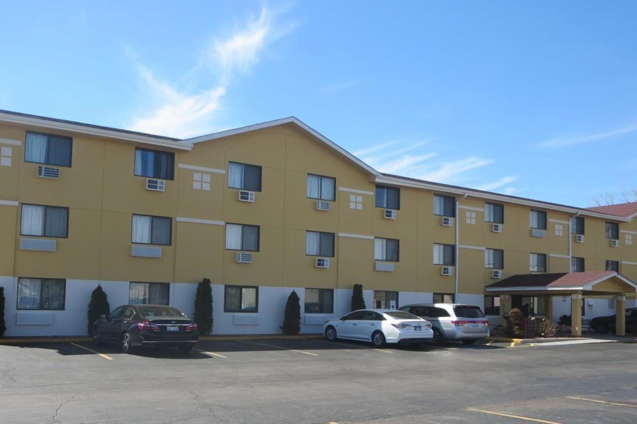 Super 8 By Wyndham Mundelein/Libertyville Area Buitenkant foto