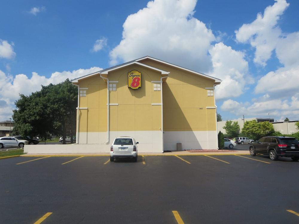 Super 8 By Wyndham Mundelein/Libertyville Area Buitenkant foto