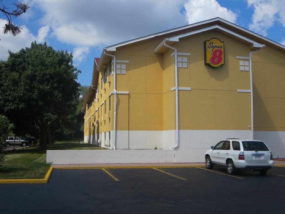 Super 8 By Wyndham Mundelein/Libertyville Area Buitenkant foto