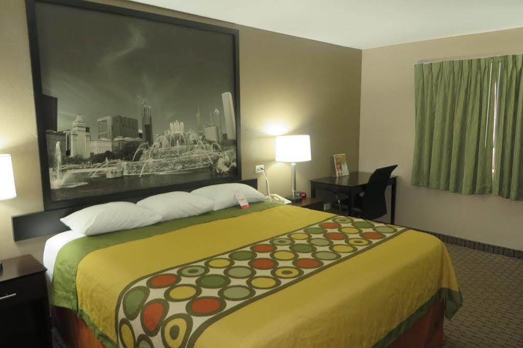 Super 8 By Wyndham Mundelein/Libertyville Area Buitenkant foto