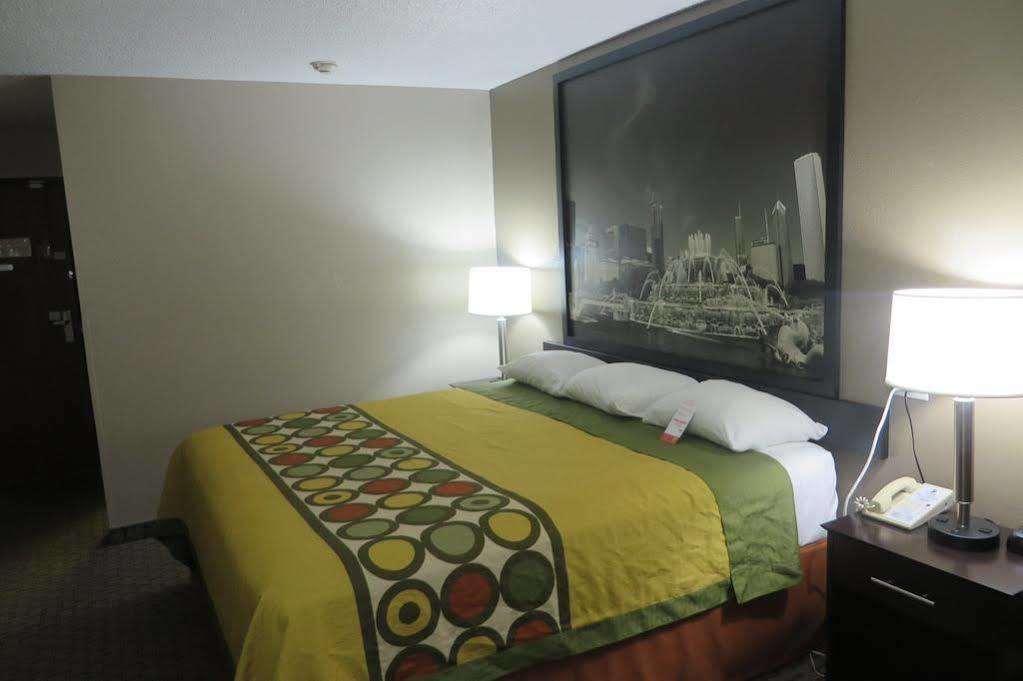 Super 8 By Wyndham Mundelein/Libertyville Area Buitenkant foto