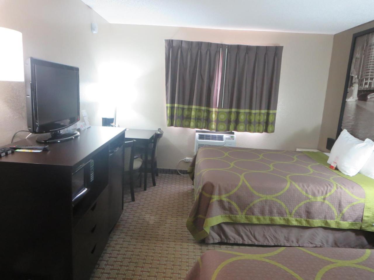 Super 8 By Wyndham Mundelein/Libertyville Area Buitenkant foto
